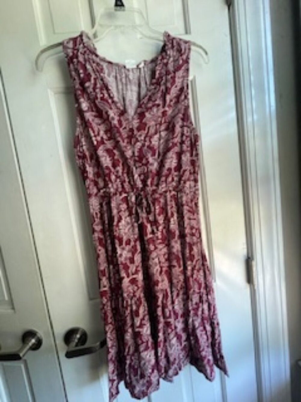 Sleeveless, knee cut dress